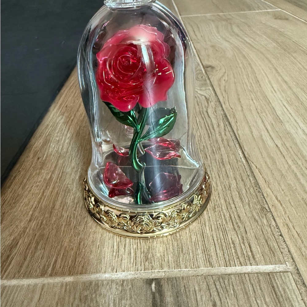 Bath & Body Works Red Rose in Glass Dome with Gold Base